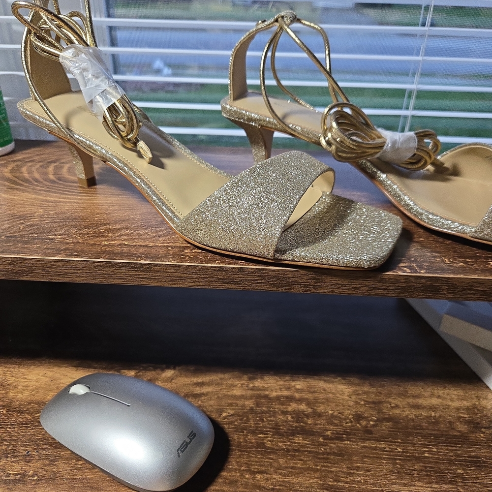 Elegant Gold Wrap Strappy Women's‎ Kitten Heels  New In Box Size 8 Med